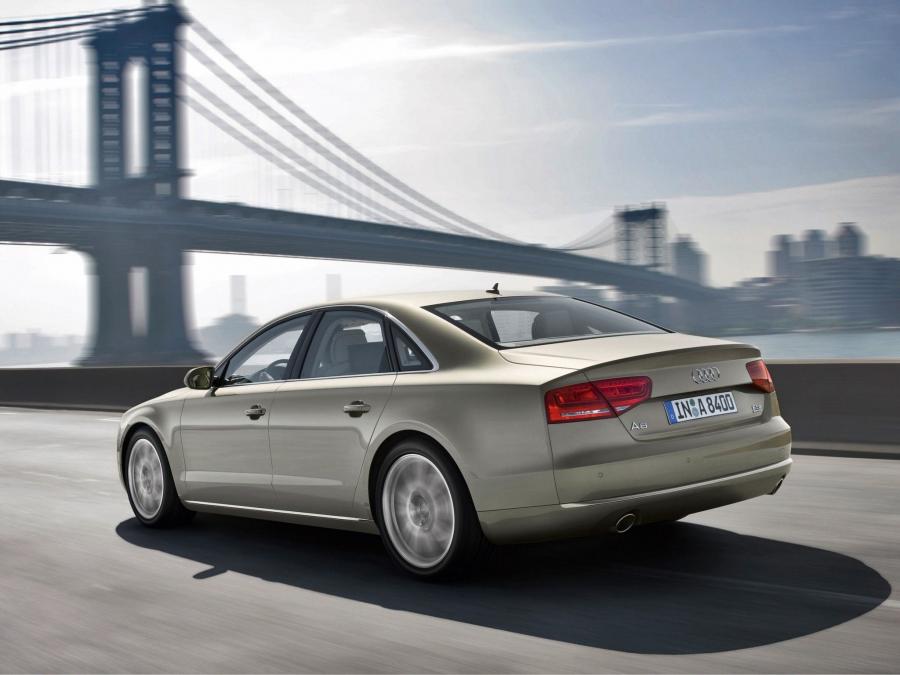  Audi A8 4.2 FSI Quattro (D4) 2010 года  (WW) (фото 4 из 30)